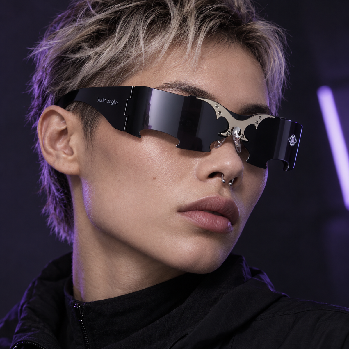 Lunettes de soleil techno STUDIO SAGLIO portées