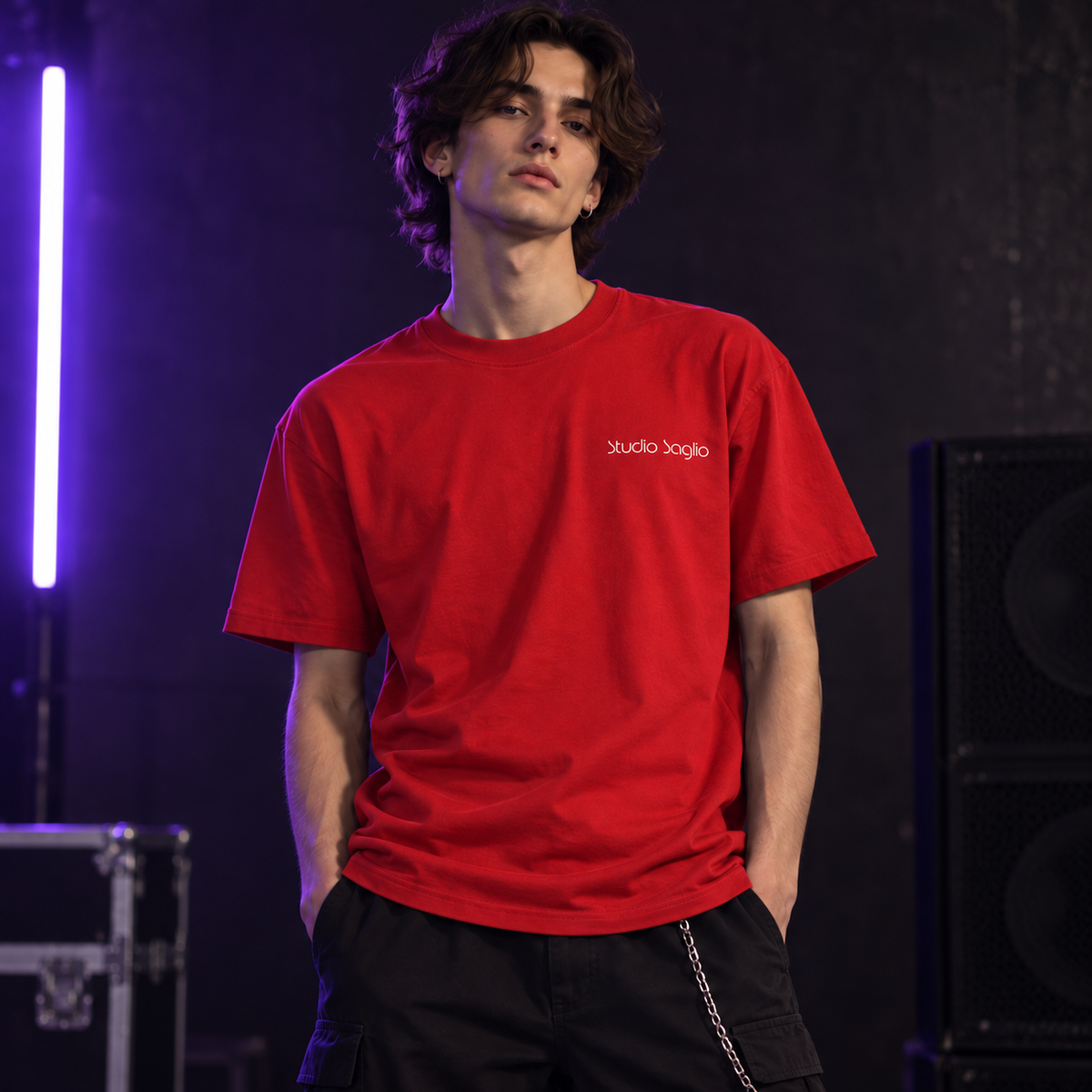 T-shirt rouge STUDIO SAGLIO porté de face